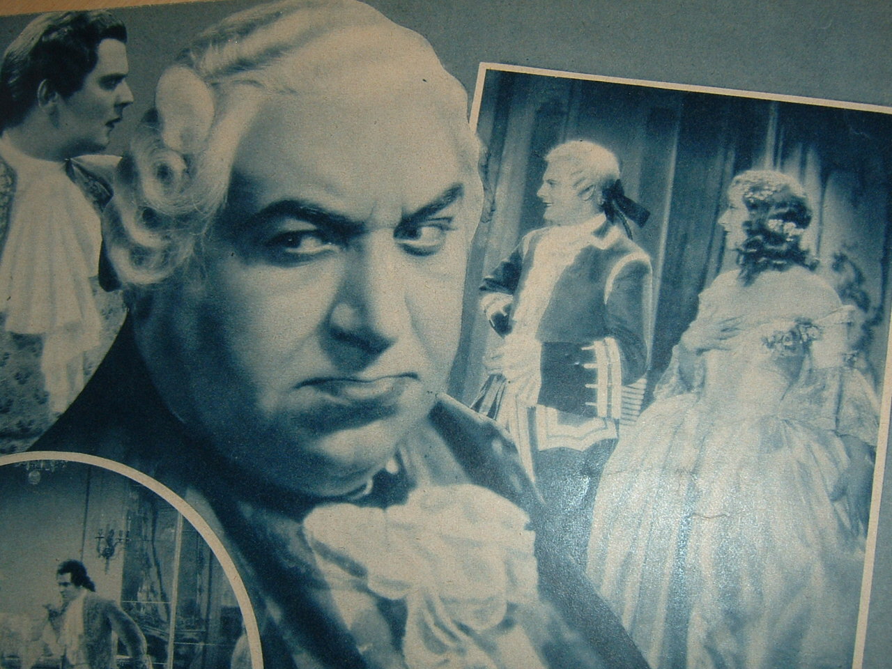 FOTO: links und rechts “Kurt Gerron” als König Ludwig.